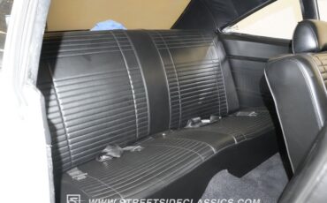 Plymouth-Road-runner-1969-White-Black-11