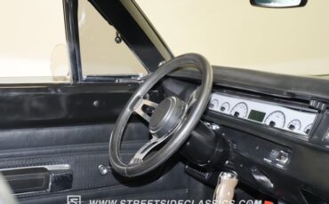 Plymouth-Road-runner-1969-White-Black-12