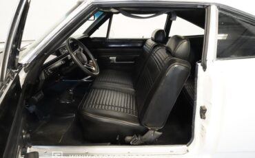 Plymouth-Road-runner-1969-White-Black-13