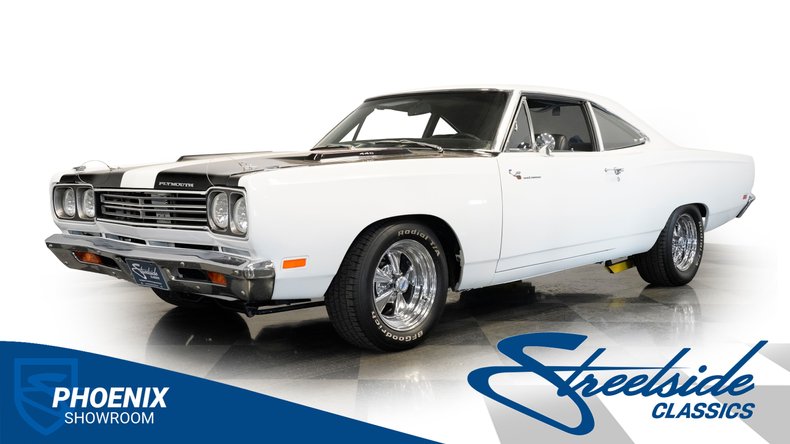 Plymouth-Road-runner-1969-White-Black-16