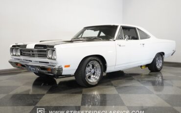Plymouth-Road-runner-1969-White-Black-18