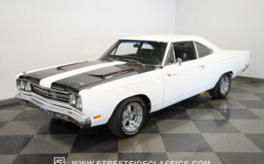 Plymouth-Road-runner-1969-White-Black-19