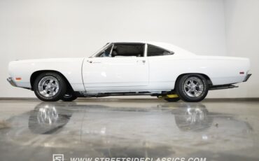 Plymouth-Road-runner-1969-White-Black-20
