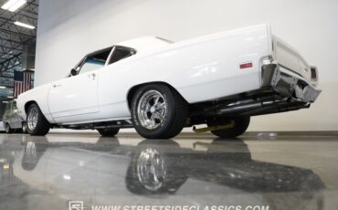 Plymouth-Road-runner-1969-White-Black-22