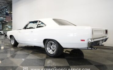 Plymouth-Road-runner-1969-White-Black-23
