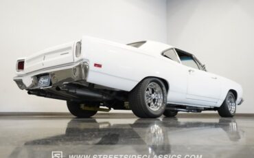 Plymouth-Road-runner-1969-White-Black-24