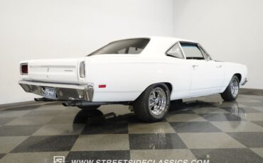 Plymouth-Road-runner-1969-White-Black-25
