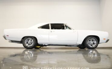 Plymouth-Road-runner-1969-White-Black-27