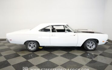 Plymouth-Road-runner-1969-White-Black-29