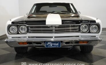 Plymouth-Road-runner-1969-White-Black-33