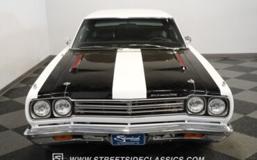 Plymouth-Road-runner-1969-White-Black-34