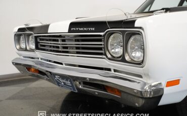 Plymouth-Road-runner-1969-White-Black-35