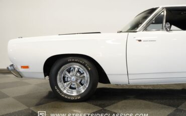Plymouth-Road-runner-1969-White-Black-36