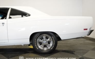 Plymouth-Road-runner-1969-White-Black-37