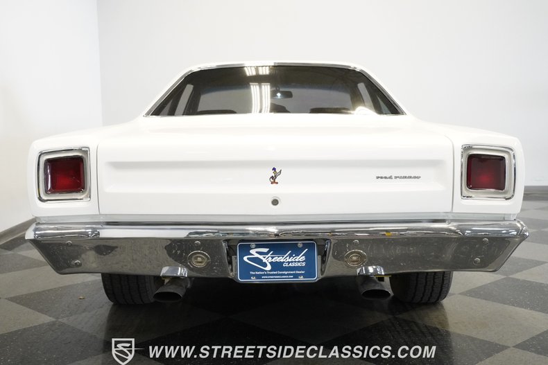 Plymouth-Road-runner-1969-White-Black-38