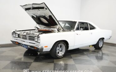 Plymouth-Road-runner-1969-White-Black-43