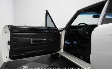 Plymouth-Road-runner-1969-White-Black-47