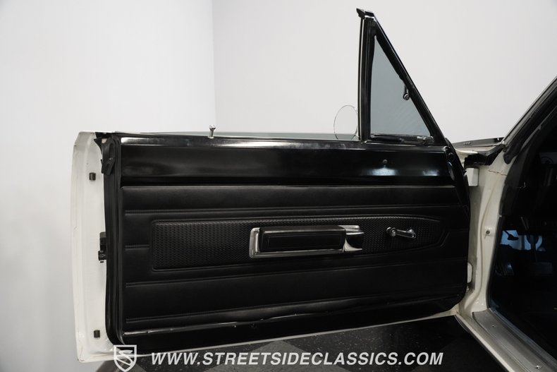 Plymouth-Road-runner-1969-White-Black-48