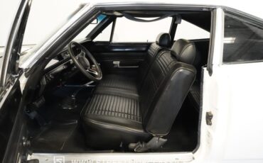 Plymouth-Road-runner-1969-White-Black-49