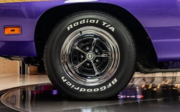 Plymouth-Road-runner-1970-Plum-Crazy-16