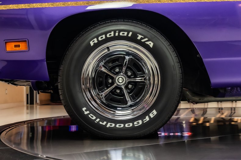Plymouth-Road-runner-1970-Plum-Crazy-16