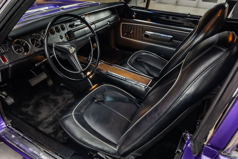Plymouth-Road-runner-1970-Plum-Crazy-2
