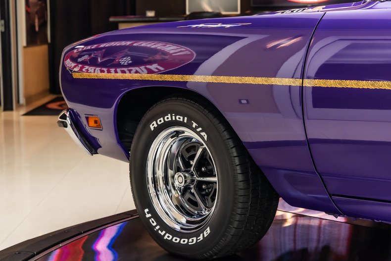 Plymouth-Road-runner-1970-Plum-Crazy-24
