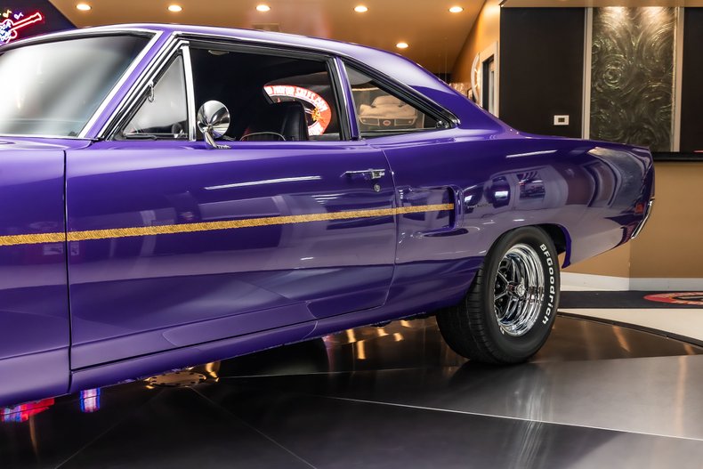 Plymouth-Road-runner-1970-Plum-Crazy-38