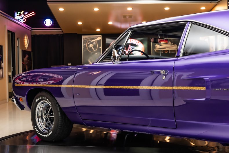 Plymouth-Road-runner-1970-Plum-Crazy-41