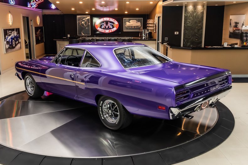 Plymouth-Road-runner-1970-Plum-Crazy-8