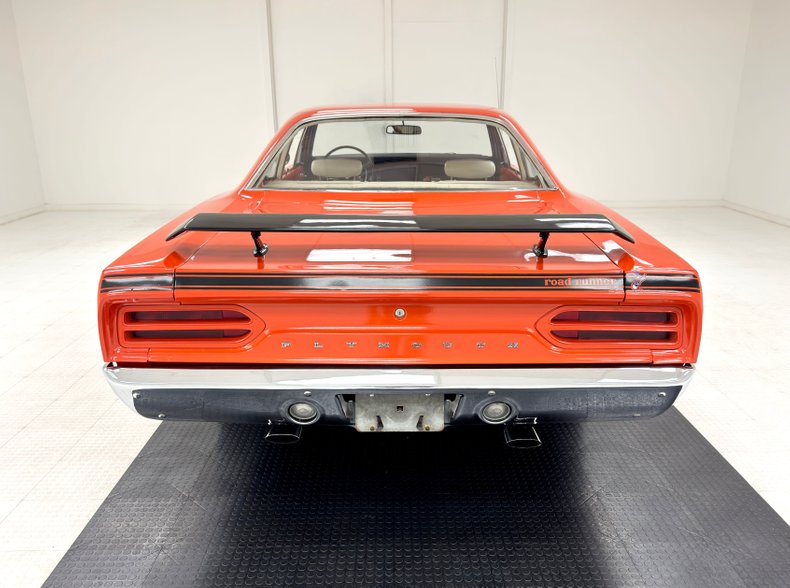 Plymouth-Road-runner-1970-TorRed-White-3