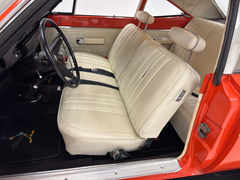 Plymouth-Road-runner-1970-TorRed-White-49