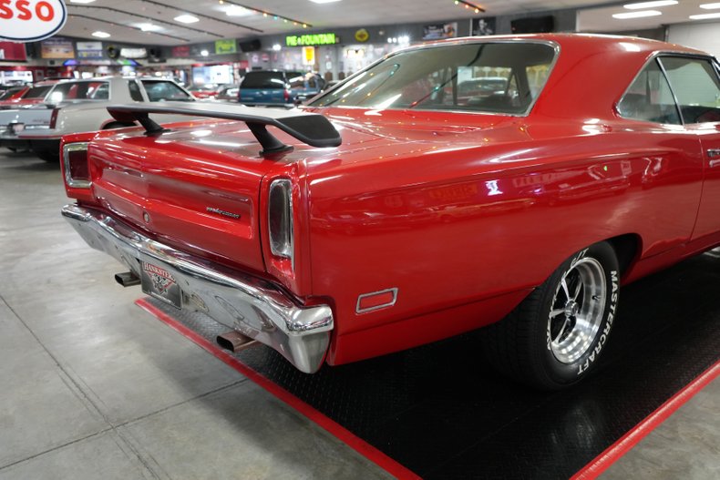 Plymouth-Roadrunner-1969-Red-Black-1