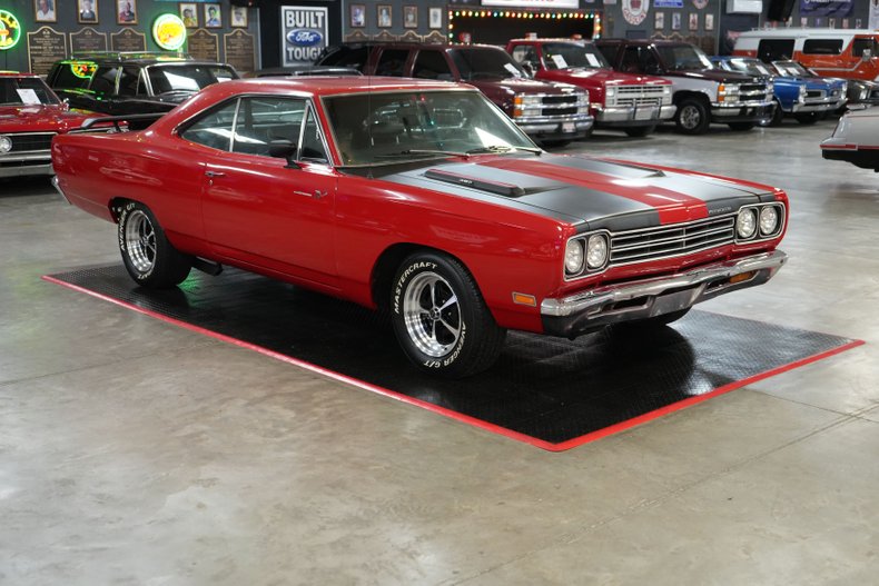 Plymouth-Roadrunner-1969-Red-Black-10