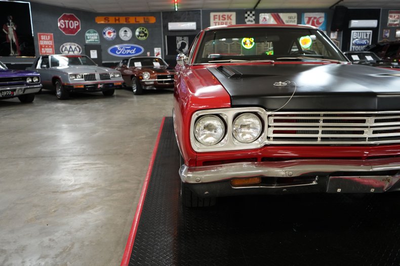 Plymouth-Roadrunner-1969-Red-Black-11