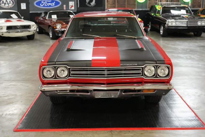 Plymouth-Roadrunner-1969-Red-Black-11