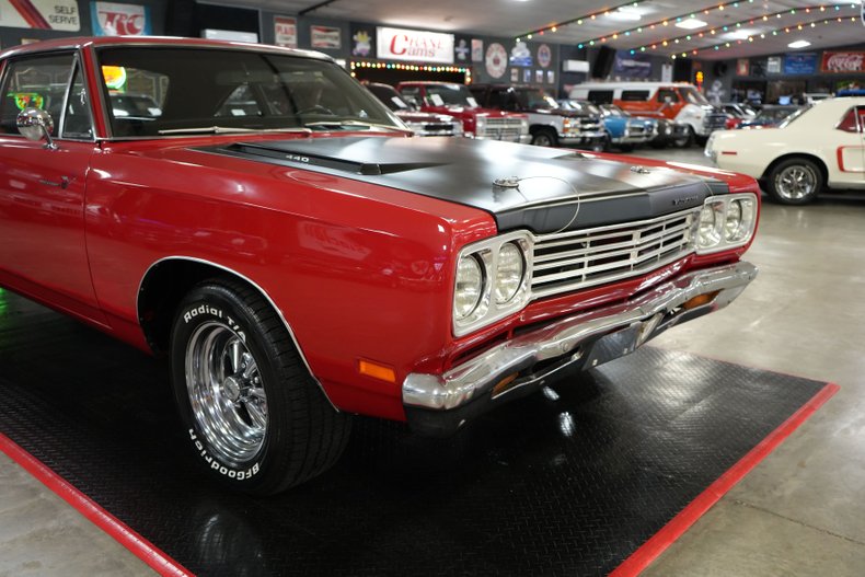 Plymouth-Roadrunner-1969-Red-Black-12