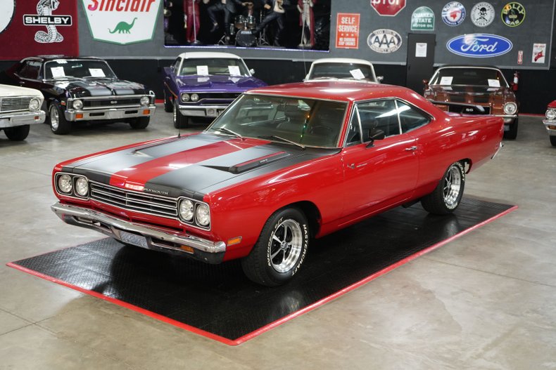 Plymouth-Roadrunner-1969-Red-Black-12