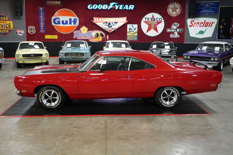Plymouth-Roadrunner-1969-Red-Black-13