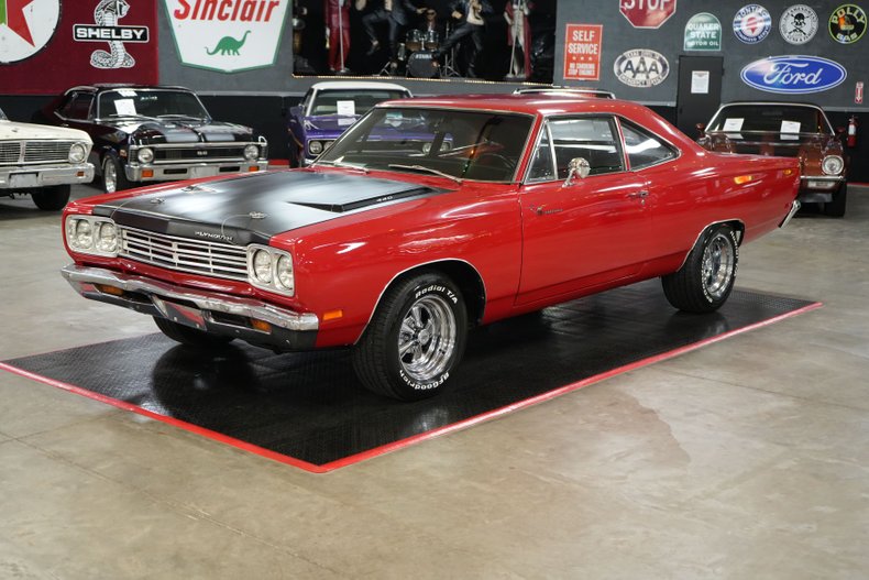 Plymouth-Roadrunner-1969-Red-Black-16