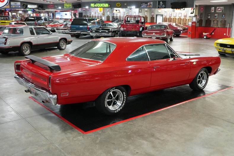 Plymouth-Roadrunner-1969-Red-Black-16