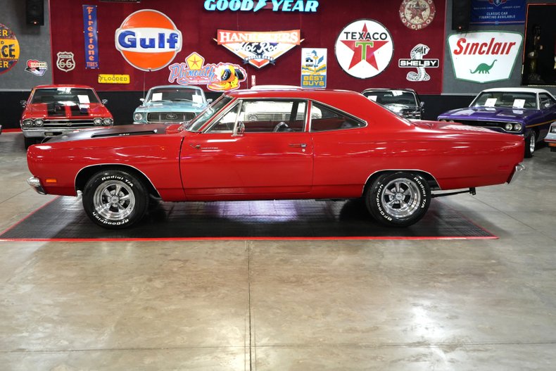 Plymouth-Roadrunner-1969-Red-Black-17