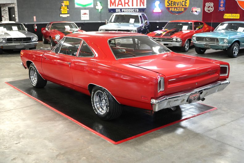Plymouth-Roadrunner-1969-Red-Black-2
