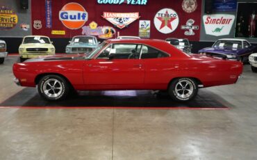 Plymouth-Roadrunner-1969-Red-Black-2
