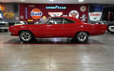 Plymouth-Roadrunner-1969-Red-Black-21