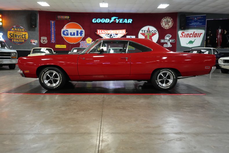 Plymouth-Roadrunner-1969-Red-Black-21