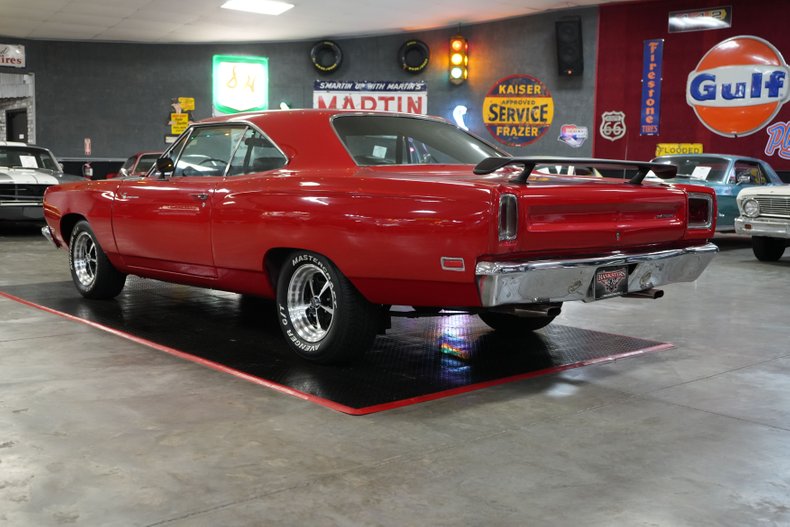 Plymouth-Roadrunner-1969-Red-Black-22
