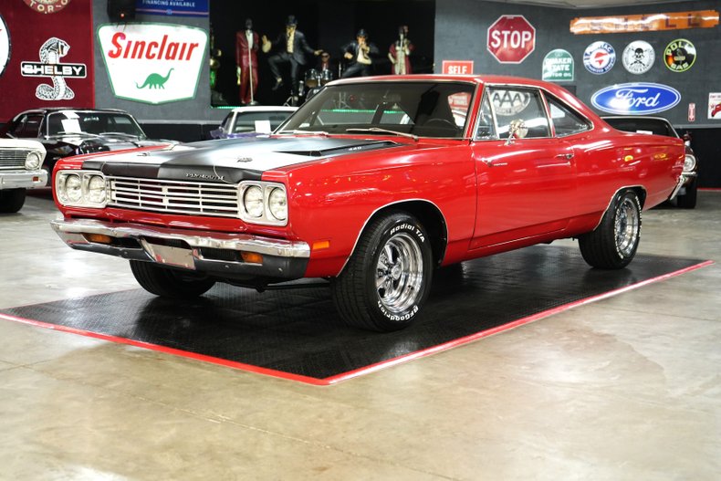 Plymouth-Roadrunner-1969-Red-Black-23