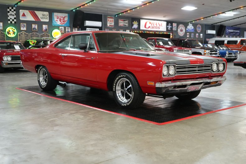 Plymouth-Roadrunner-1969-Red-Black-25