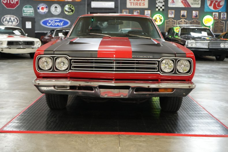 Plymouth-Roadrunner-1969-Red-Black-26